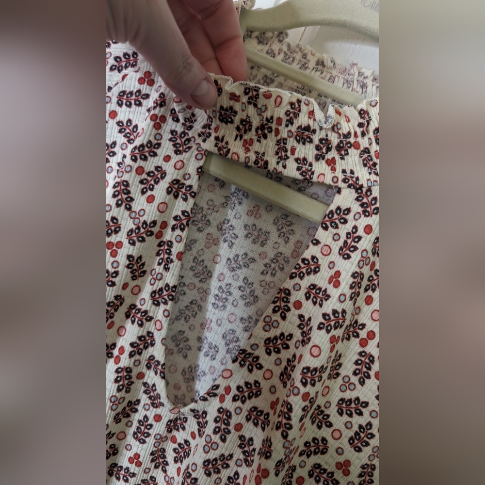 Textured Jersey Choker Neck Smocked Bottom Top TORRID Size 1 - Picture 5 of 8